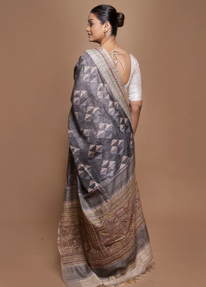 Grey Tussar Silk Saree With Blouse Piece - Image 3