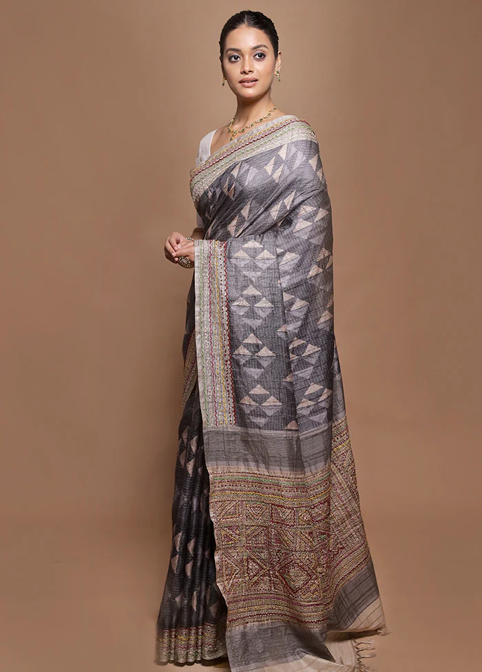 Grey Tussar Silk Saree With Blouse Piece - Image 4