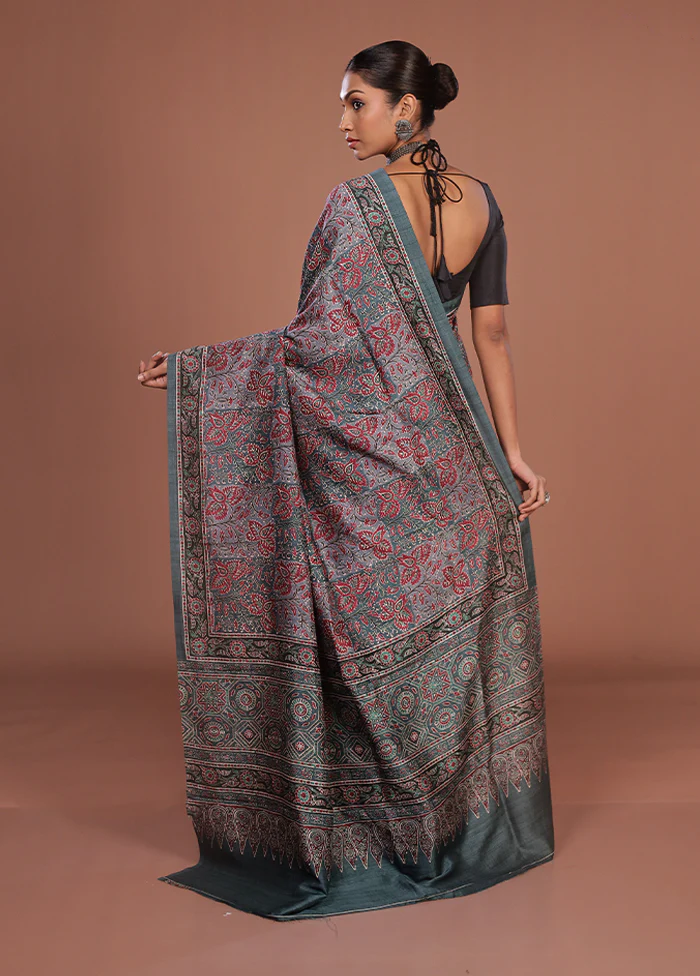 Grey Tussar Silk Saree With Blouse Piece - Image 3