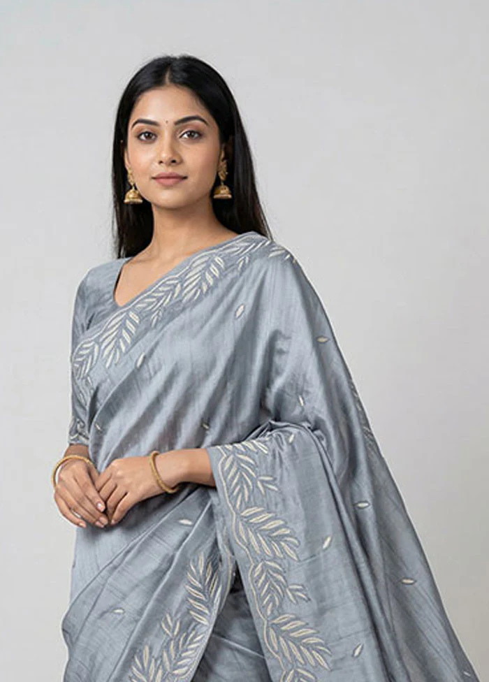 Grey Tussar Silk Saree With Blouse Piece - Image 2