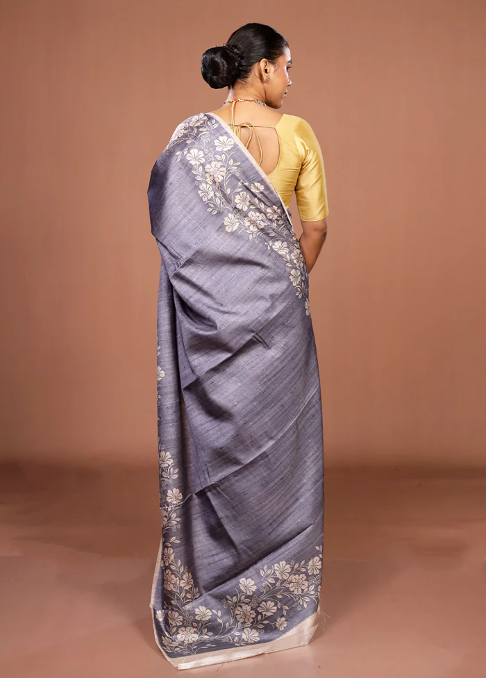 Grey Tussar Silk Saree With Blouse Piece - Image 3
