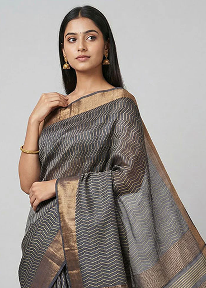 Grey Tussar Silk Saree With Blouse Piece - Image 2