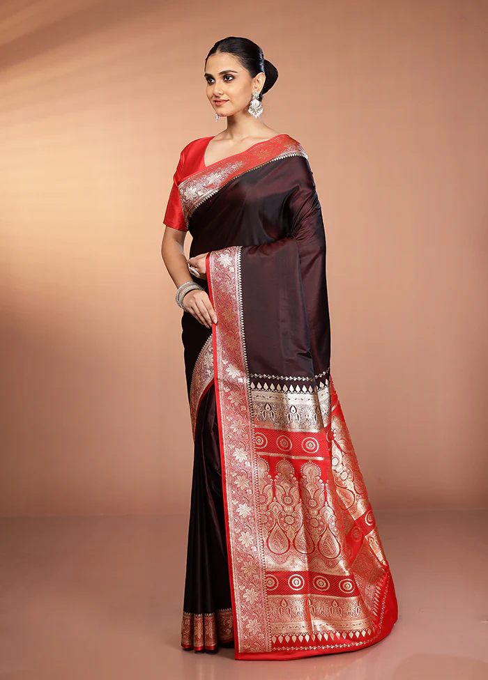 Maroon Banarasi Silk Saree With Blouse Piece - Image 4