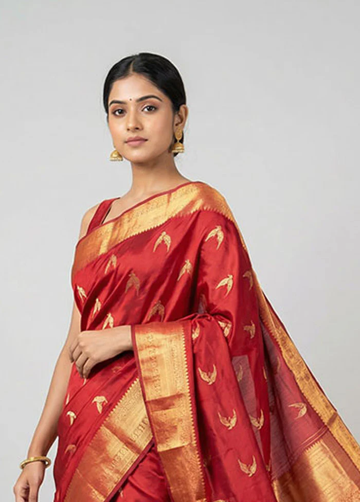 Maroon Handloom Kanchipuram Pure Silk Saree With Blouse Piece - Image 2