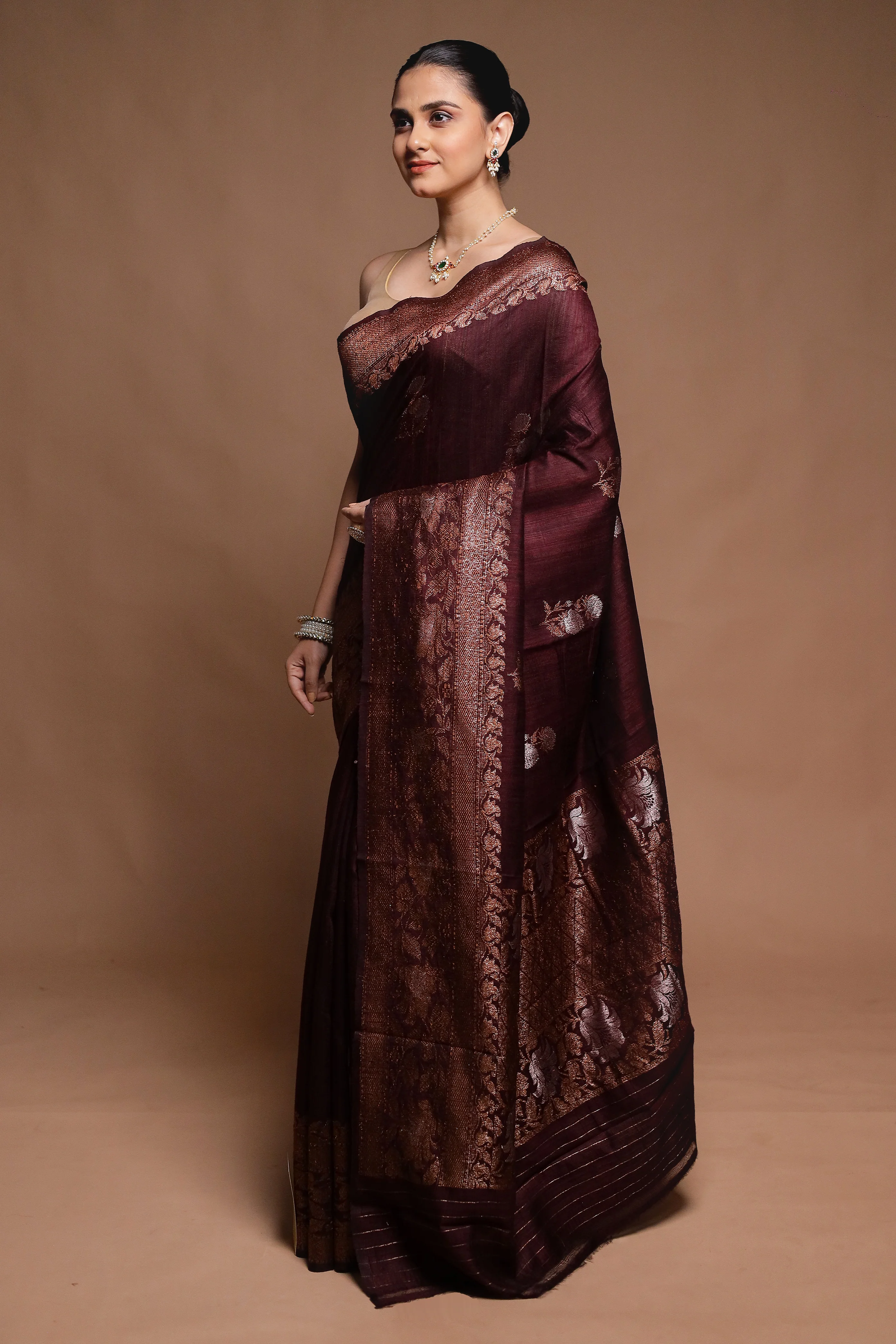 Maroon Handloom Tussar Pure Silk Saree With Blouse Piece - Image 4