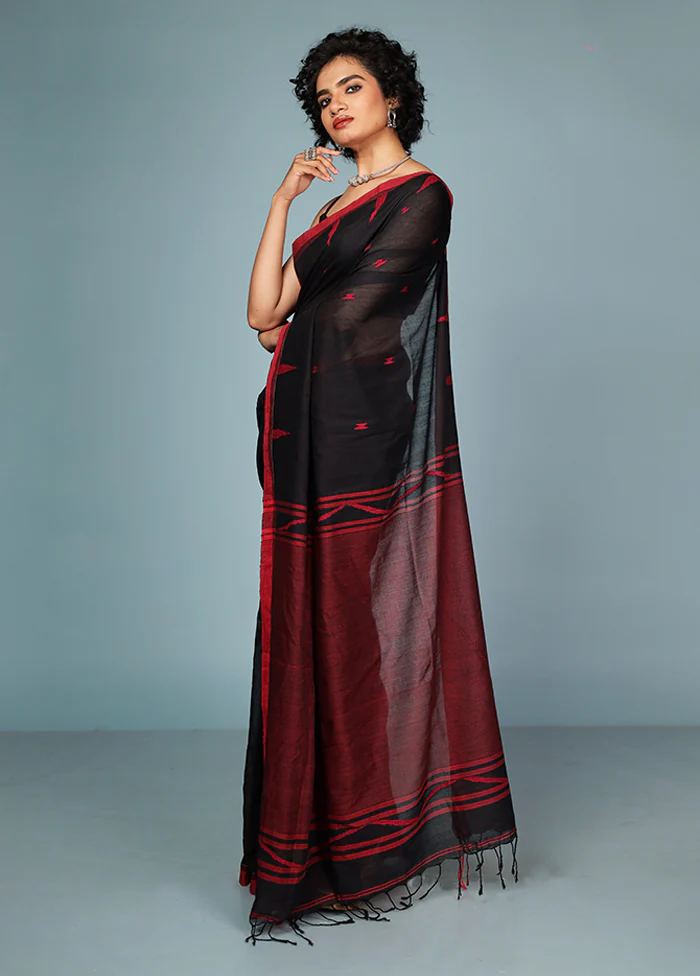 Maroon Matka Silk Saree With Blouse Piece - Image 4
