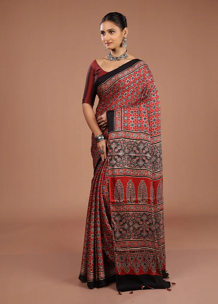 Maroon Printed Pure Silk Saree Without Blouse Piece - Image 4