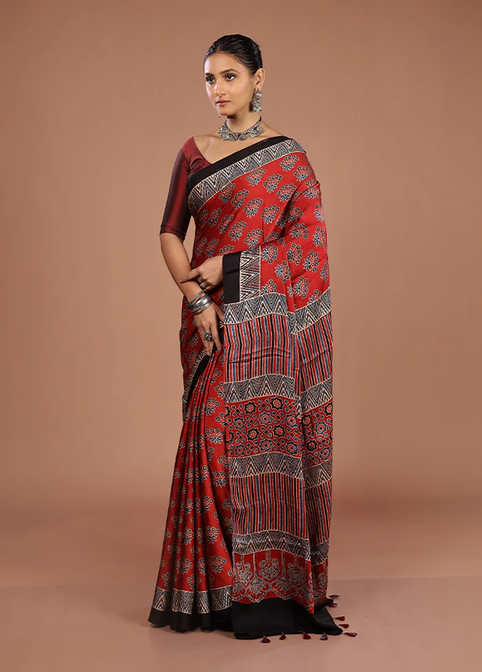 Maroon Printed Pure Silk Saree Without Blouse Piece - Image 4