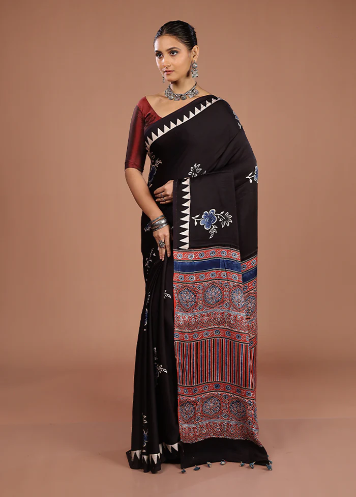 Maroon Printed Pure Silk Saree Without Blouse Piece - Image 4