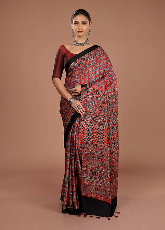 Maroon Printed Silk Saree Without Blouse Piece - Image 2