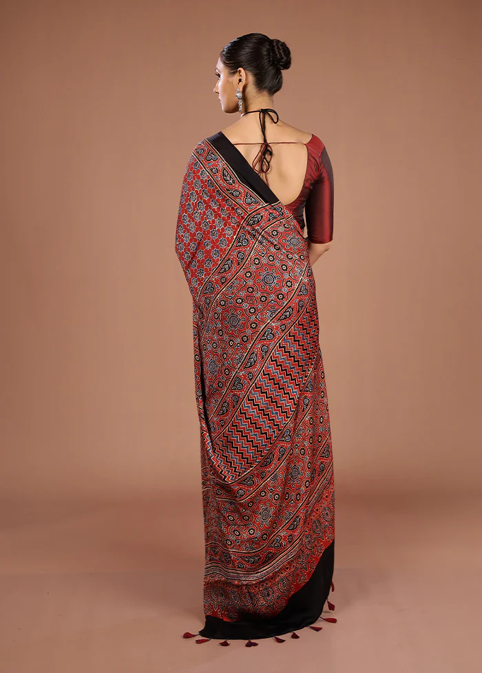 Maroon Printed Silk Saree Without Blouse Piece - Image 3