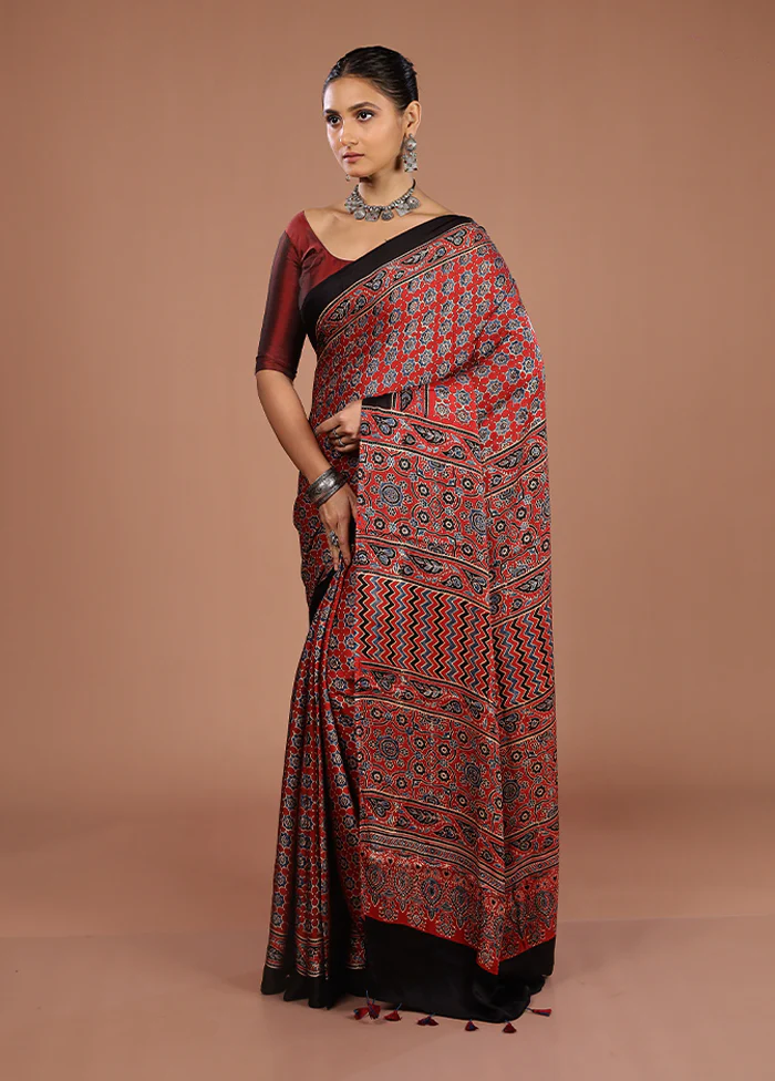 Maroon Printed Silk Saree Without Blouse Piece - Image 4