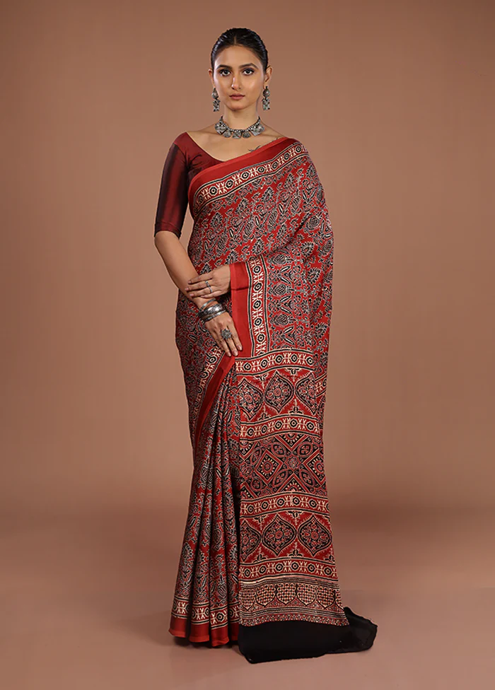 Maroon Printed Silk Saree Without Blouse Piece - Image 2