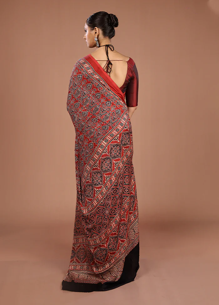 Maroon Printed Silk Saree Without Blouse Piece - Image 3