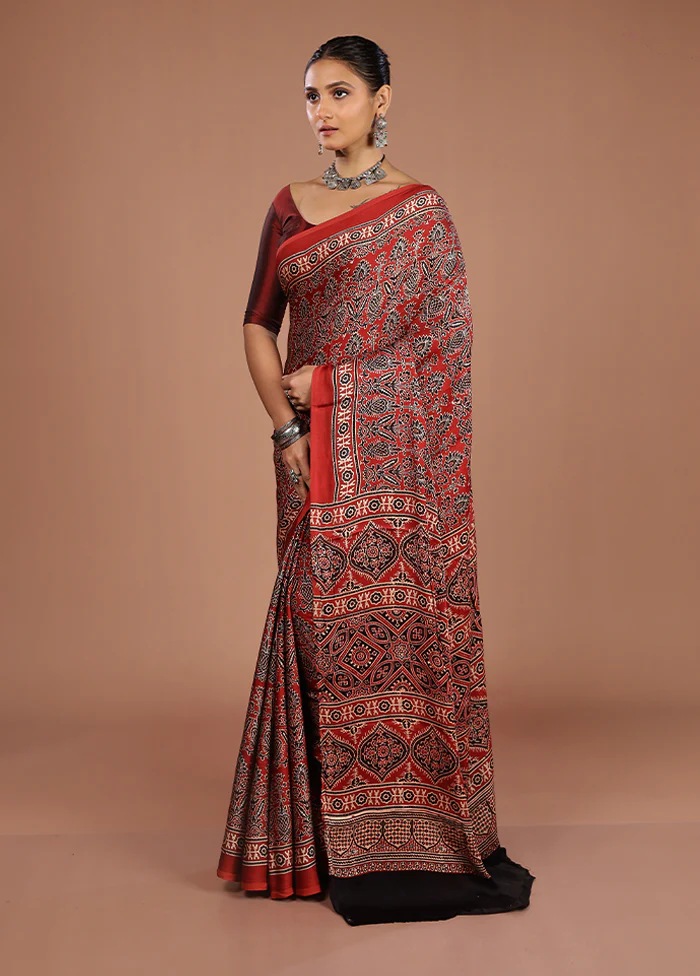 Maroon Printed Silk Saree Without Blouse Piece - Image 4