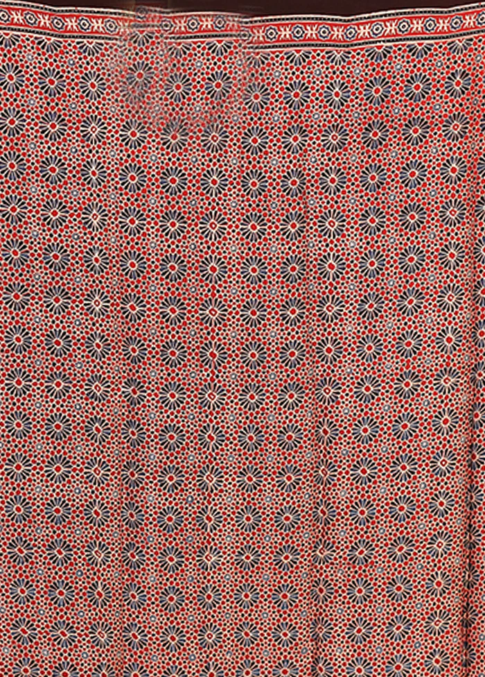 Maroon Printed Pure Silk Saree Without Blouse Piece - Image 5