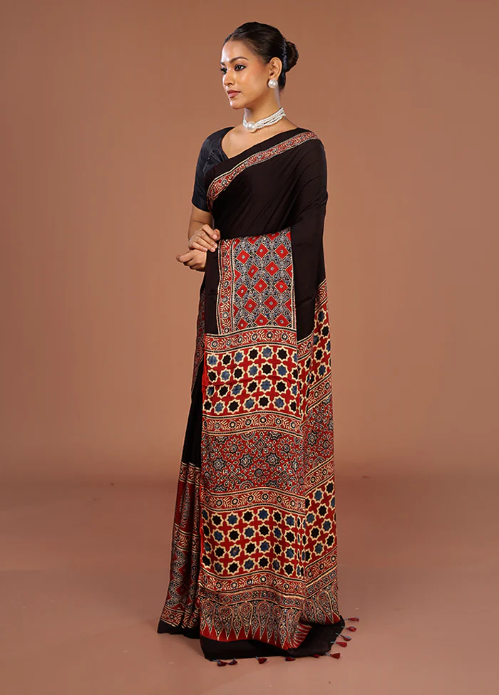 Brown Printed Silk Saree Without Blouse Piece - Image 4