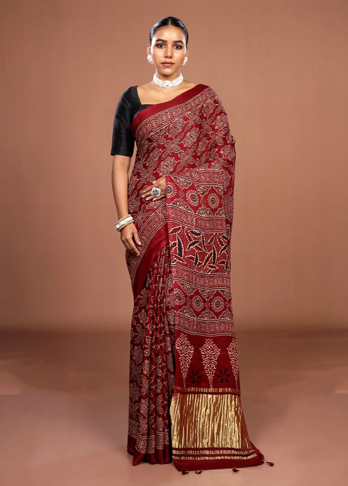 Maroon Printed Silk Saree Without Blouse Piece - Image 2