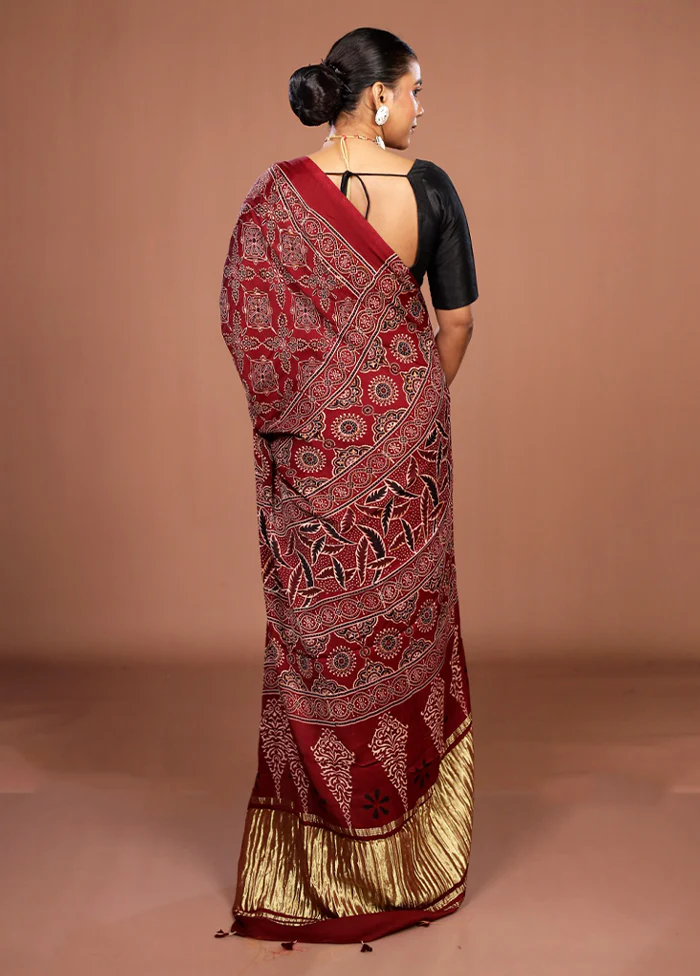 Maroon Printed Silk Saree Without Blouse Piece - Image 3