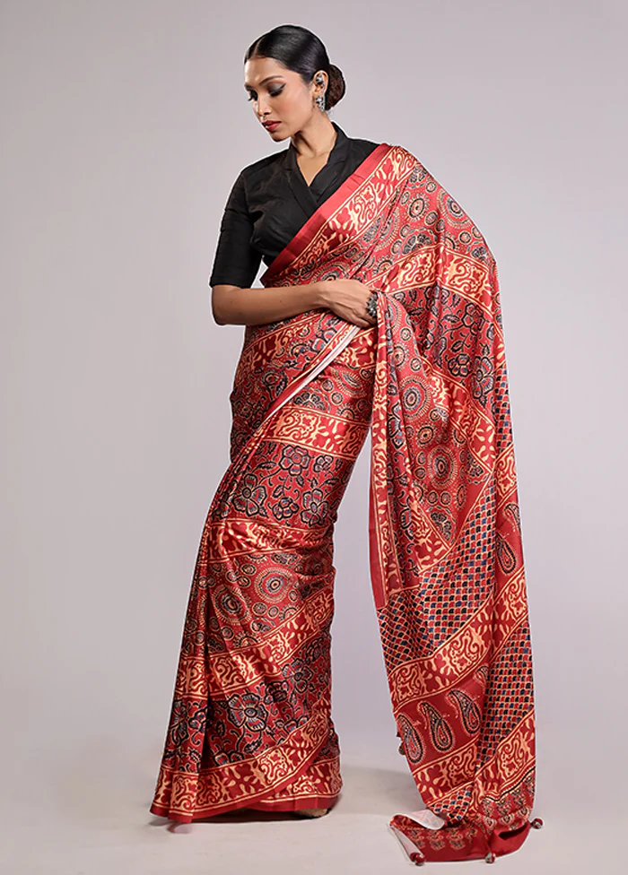 Maroon Printed Silk Saree With Blouse Piece - Image 2
