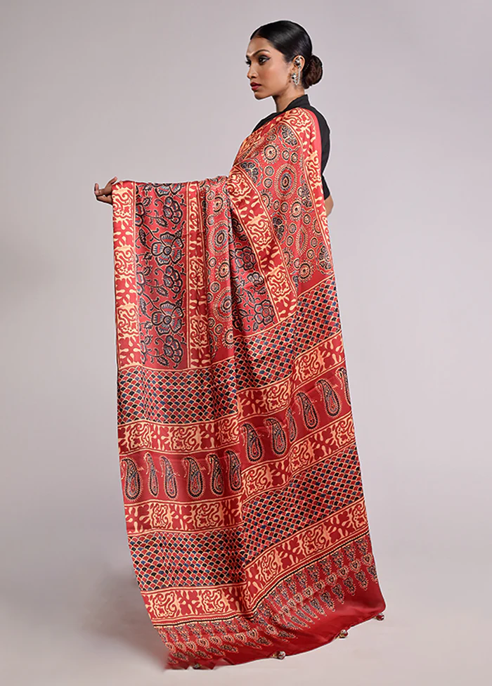 Maroon Printed Silk Saree With Blouse Piece - Image 4
