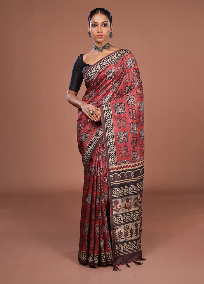 Maroon Tussar Silk Saree With Blouse Piece - Image 2
