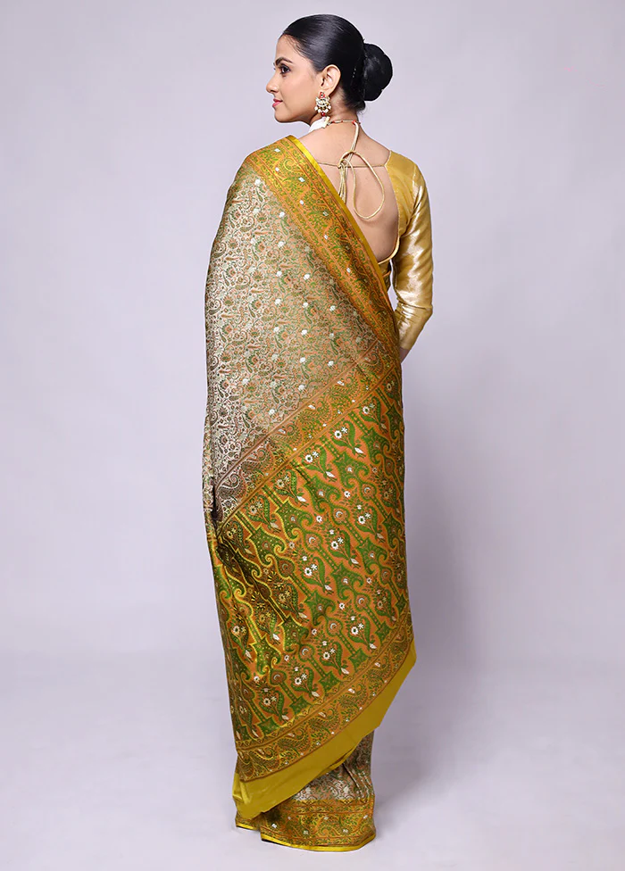 Mehendi Tanchoi Silk Saree With Blouse Piece - Image 3