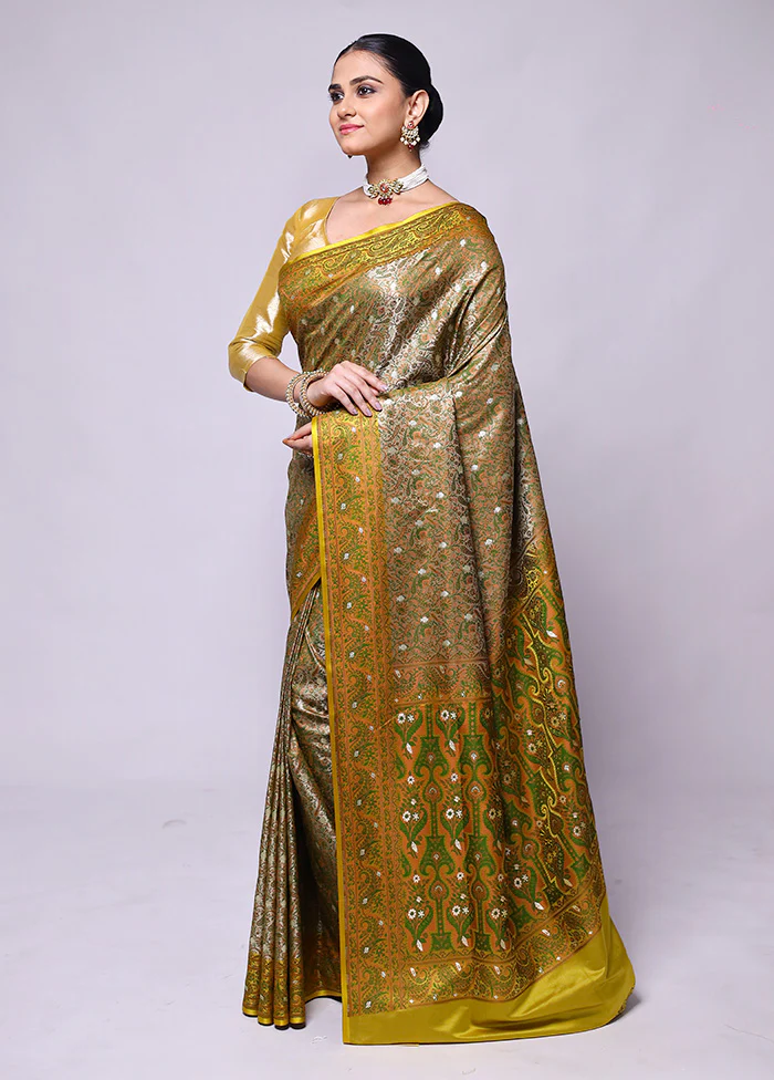 Mehendi Tanchoi Silk Saree With Blouse Piece - Image 4