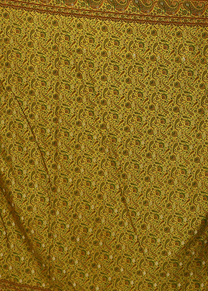 Mehendi Tanchoi Silk Saree With Blouse Piece - Image 5