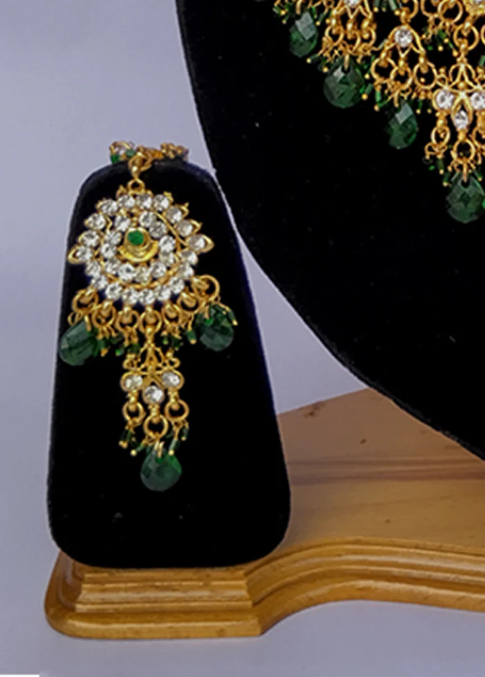 Multicolor Alloy Jewellery Set (1 Necklace, 1 Pair Earrings, 1 Mang Tikka) - Image 3