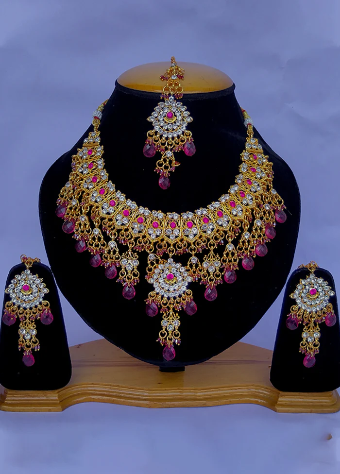 Multicolor Alloy Jewellery Set (1 Necklace, 1 Pair Earrings, 1 Mang Tikka)