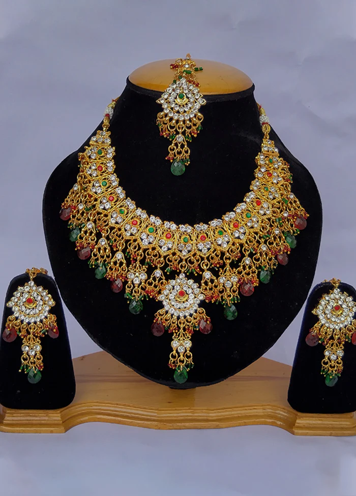 Multicolor Alloy Jewellery Set (1 Necklace, 1 Pair Earrings, 1 Mang Tikka)