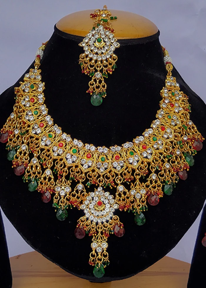 Multicolor Alloy Jewellery Set (1 Necklace, 1 Pair Earrings, 1 Mang Tikka) - Image 2