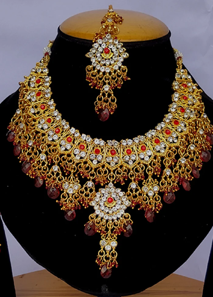 Multicolor Alloy Jewellery Set (1 Necklace, 1 Pair Earrings, 1 Mang Tikka) - Image 2