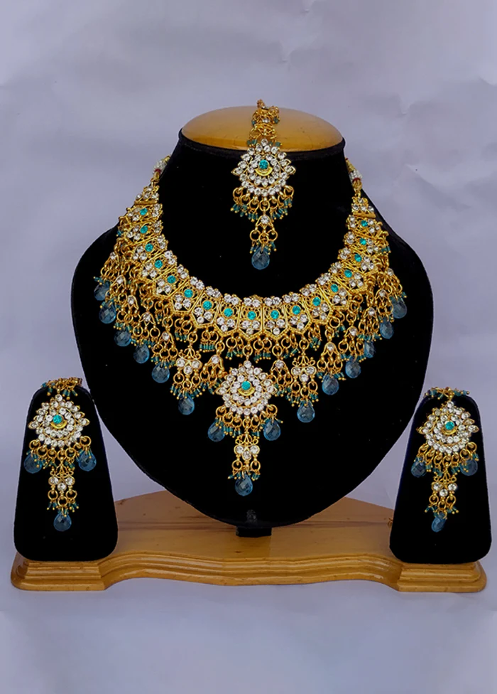 Multicolor Alloy Jewellery Set (1 Necklace, 1 Pair Earrings, 1 Mang Tikka)