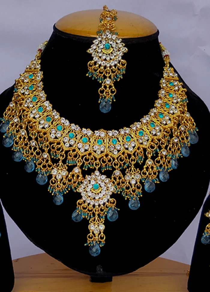 Multicolor Alloy Jewellery Set (1 Necklace, 1 Pair Earrings, 1 Mang Tikka) - Image 2