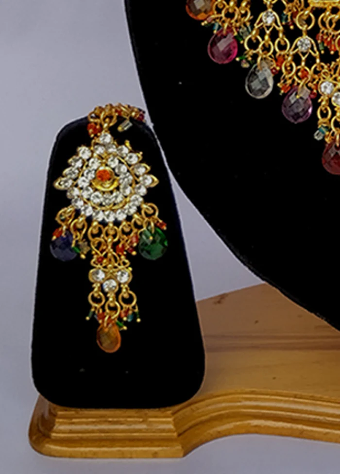 Multicolor Alloy Jewellery Set (1 Necklace, 1 Pair Earrings, 1 Mang Tikka) - Image 3