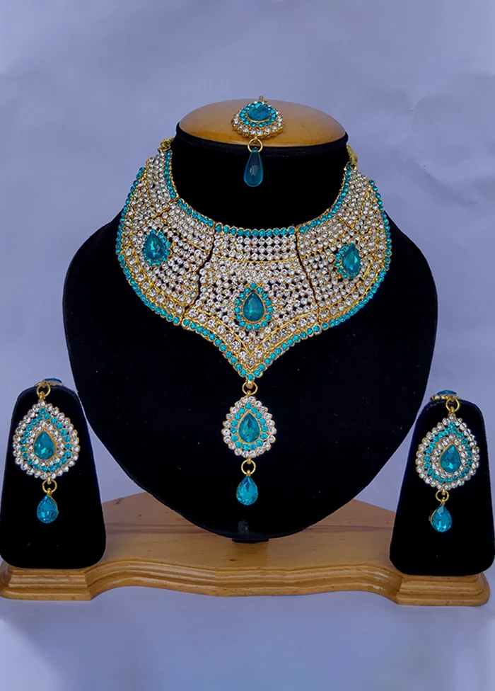 Multicolor Alloy Jewellery Set (1 Necklace, 1 Pair Earrings, 1 Mang Tikka)