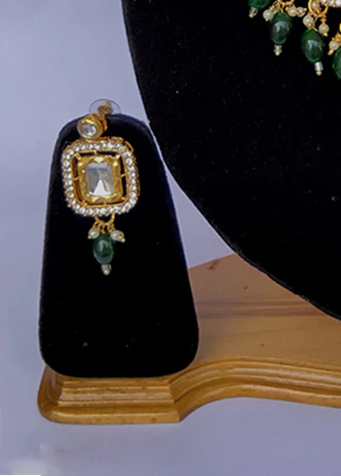 Multicolor Alloy Jewellery Set (1 Necklace, 1 Pair Earrings, 1 Mang Tikka) - Image 3