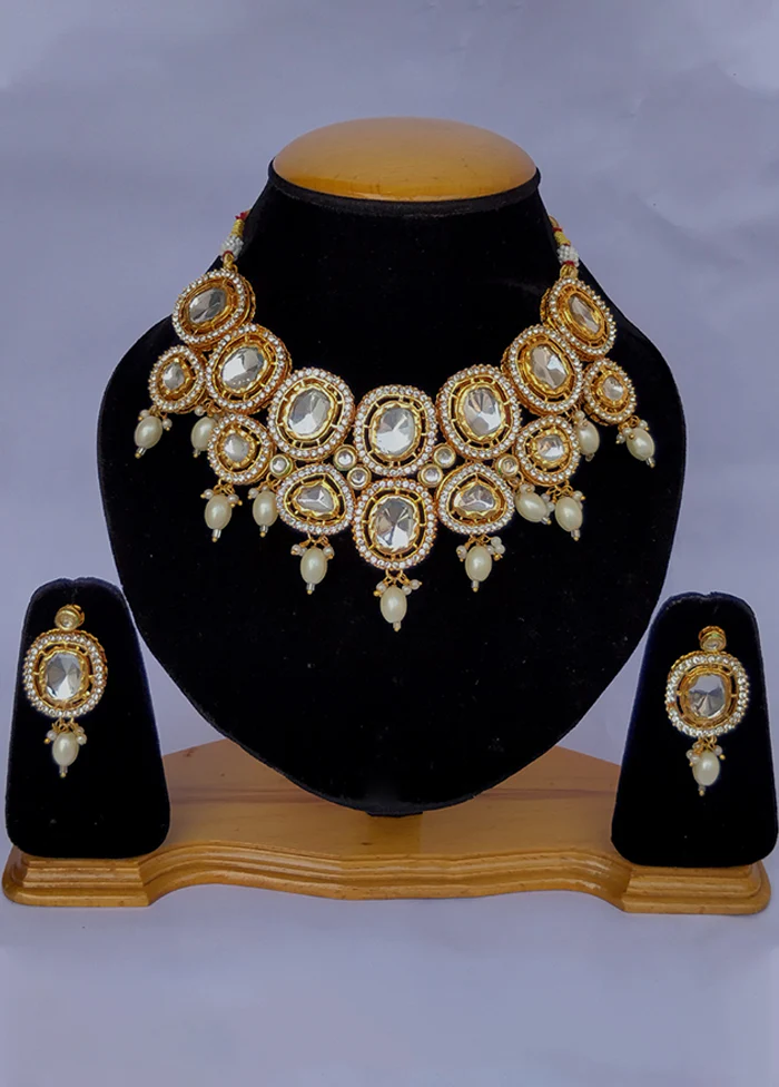 Multicolor Alloy Jewellery Set (1 Necklace, 1 Pair Earrings, 1 Mang Tikka)