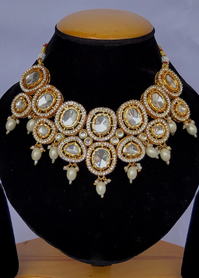 Multicolor Alloy Jewellery Set (1 Necklace, 1 Pair Earrings, 1 Mang Tikka) - Image 2