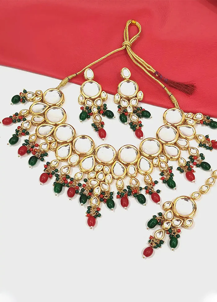 Multicolor Alloy Jewellery Set (1 Necklace, 1 Pair Earrings, 1 Mang Tikka)