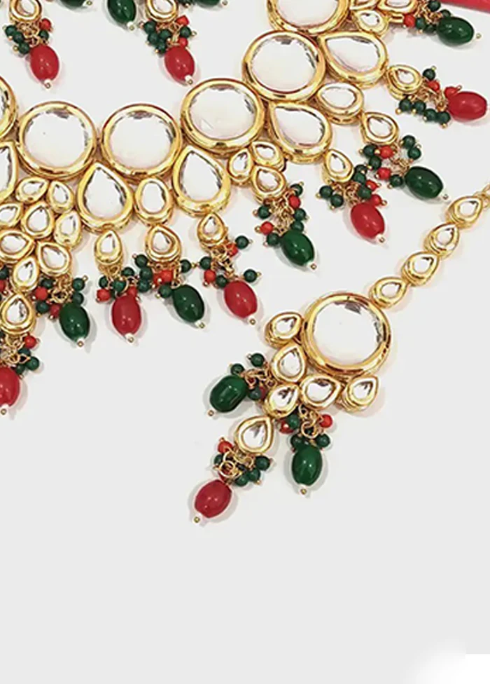 Multicolor Alloy Jewellery Set (1 Necklace, 1 Pair Earrings, 1 Mang Tikka) - Image 3