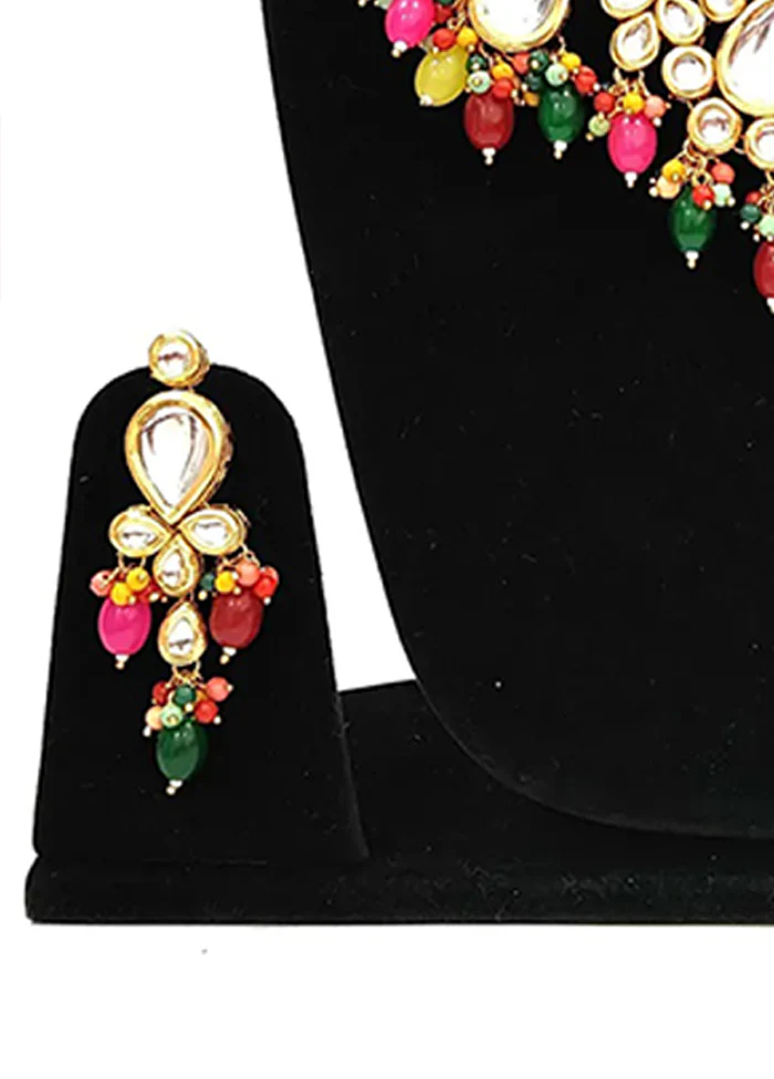 Multicolor Alloy Jewellery Set (1 Necklace, 1 Pair Earrings, 1 Mang Tikka) - Image 3