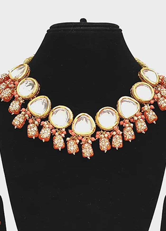 Multicolor Alloy Jewellery Set (1 Necklace, 1 Pair Earrings, 1 Mang Tikka) - Image 2