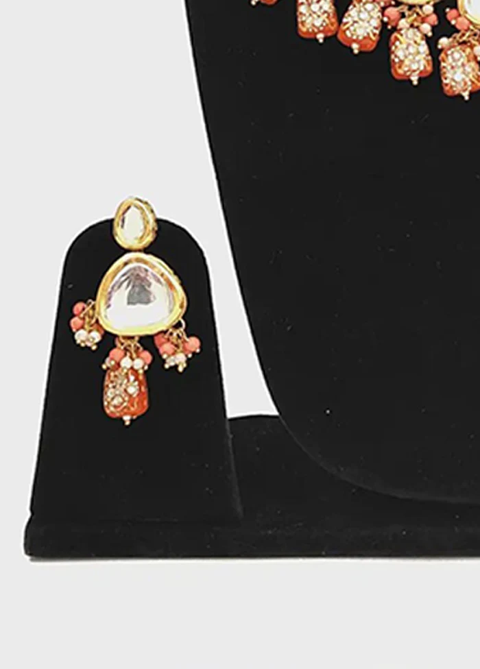 Multicolor Alloy Jewellery Set (1 Necklace, 1 Pair Earrings, 1 Mang Tikka) - Image 3