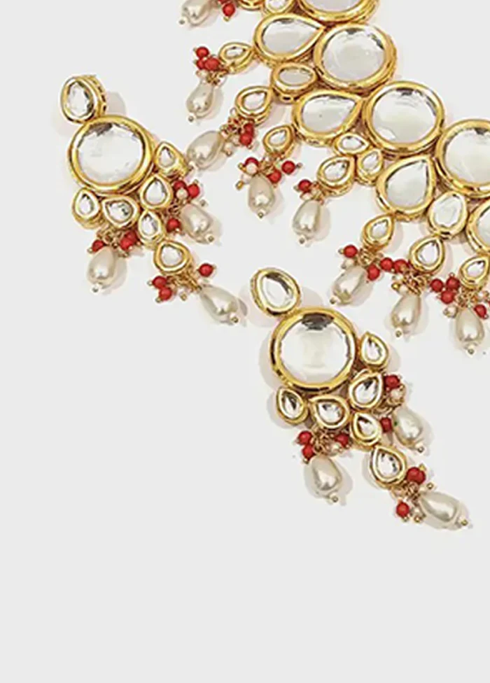 Multicolor Alloy Jewellery Set (1 Necklace, 1 Pair Earrings, 1 Mang Tikka) - Image 3