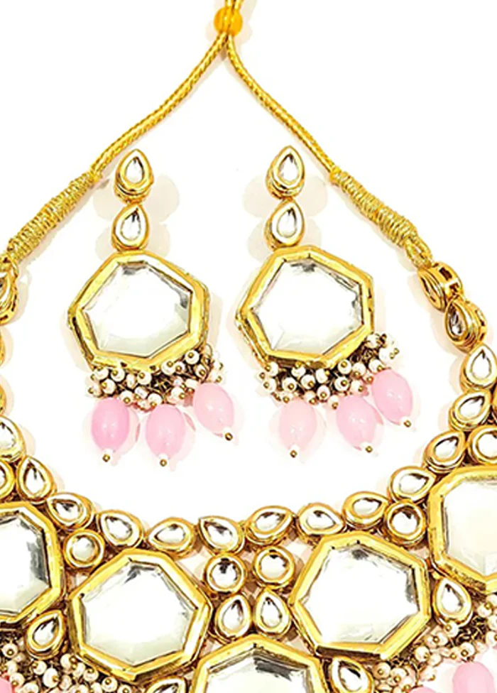 Multicolor Alloy Jewellery Set (1 Necklace, 1 Pair Earrings, 1 Mang Tikka) - Image 3