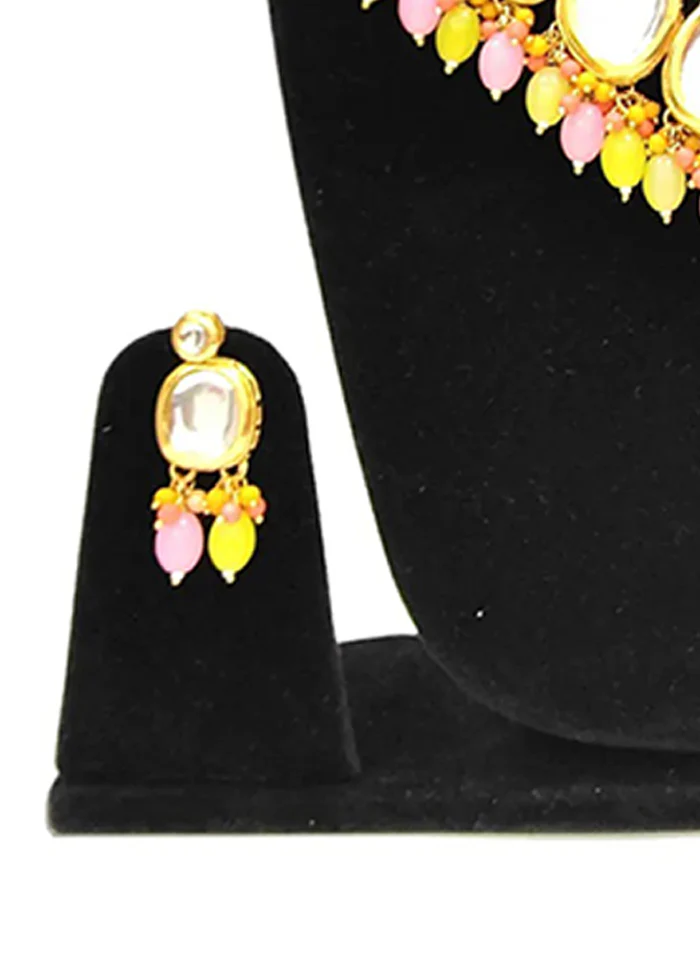 Multicolor Alloy Jewellery Set (1 Necklace, 1 Pair Earrings, 1 Mang Tikka) - Image 3