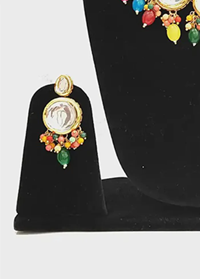Multicolor Alloy Jewellery Set (1 Necklace, 1 Pair Earrings, 1 Mang Tikka) - Image 3